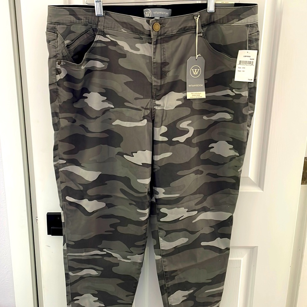 “AB” solution high rise ankle skimmer pants from Wit Wisdom